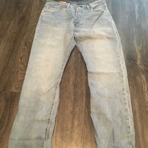 Women's 501 button-fly. NWT